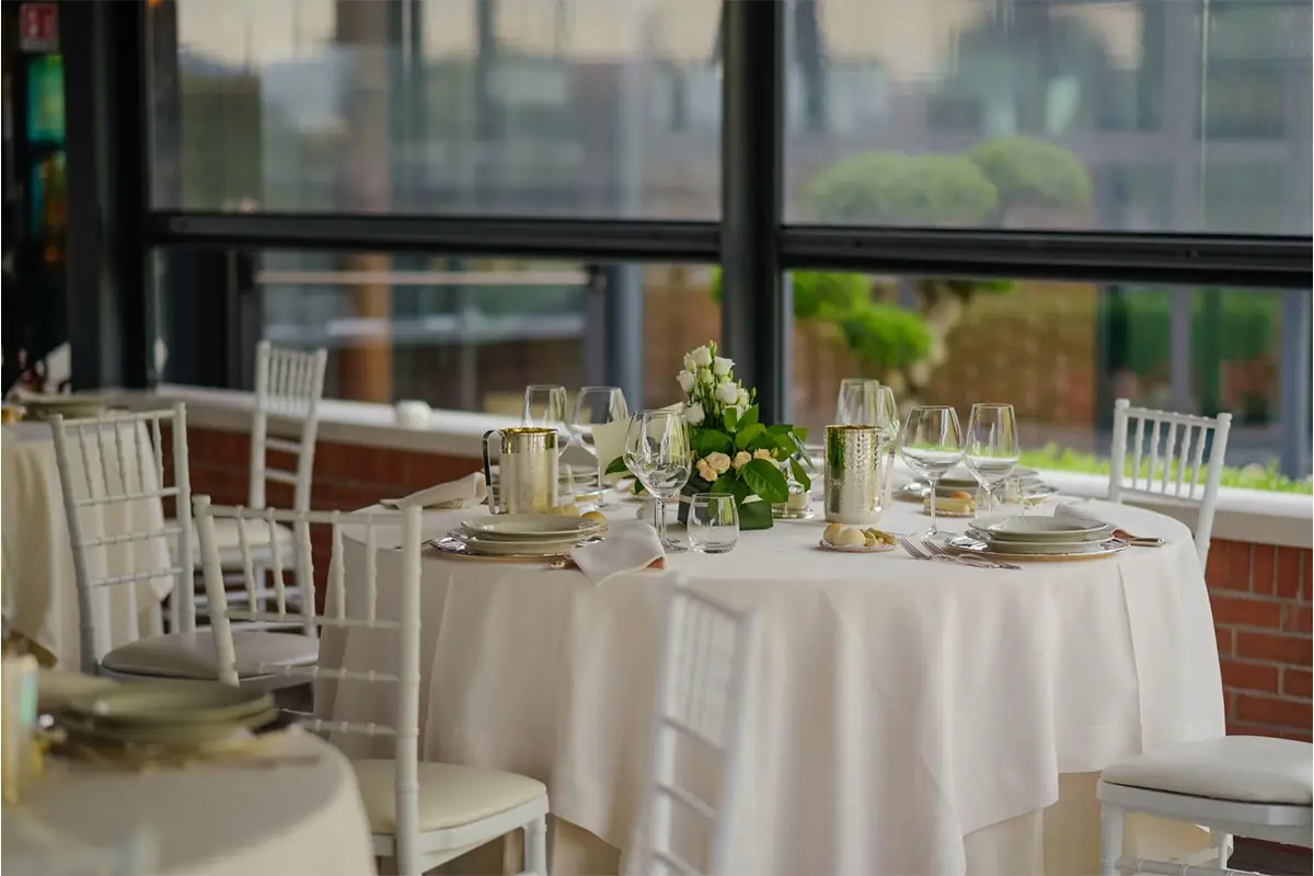 Allestimento catering per matrimonio a Padova con mise en place elegante